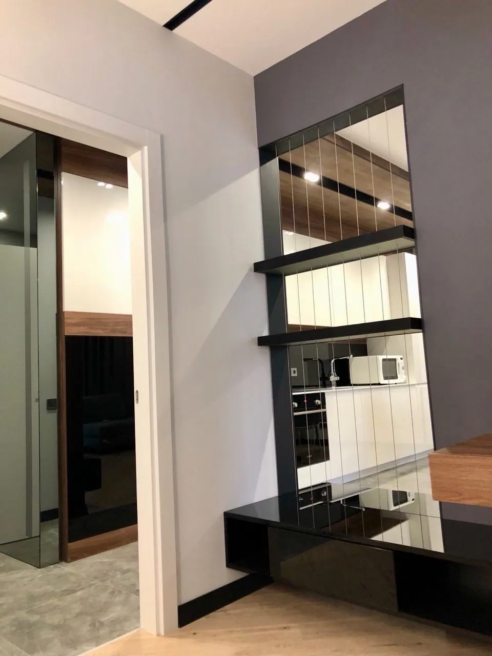 Wohnung mit Komplettsanierung und Innenarchitektur