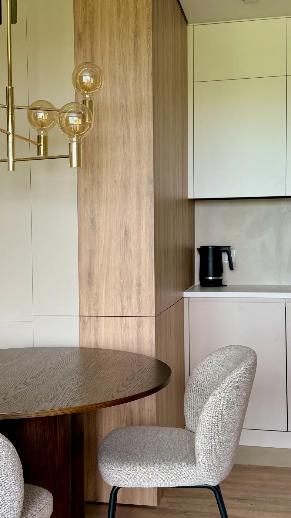 Obývačka s kuchyňou — byt vo Varšave, 43 m²