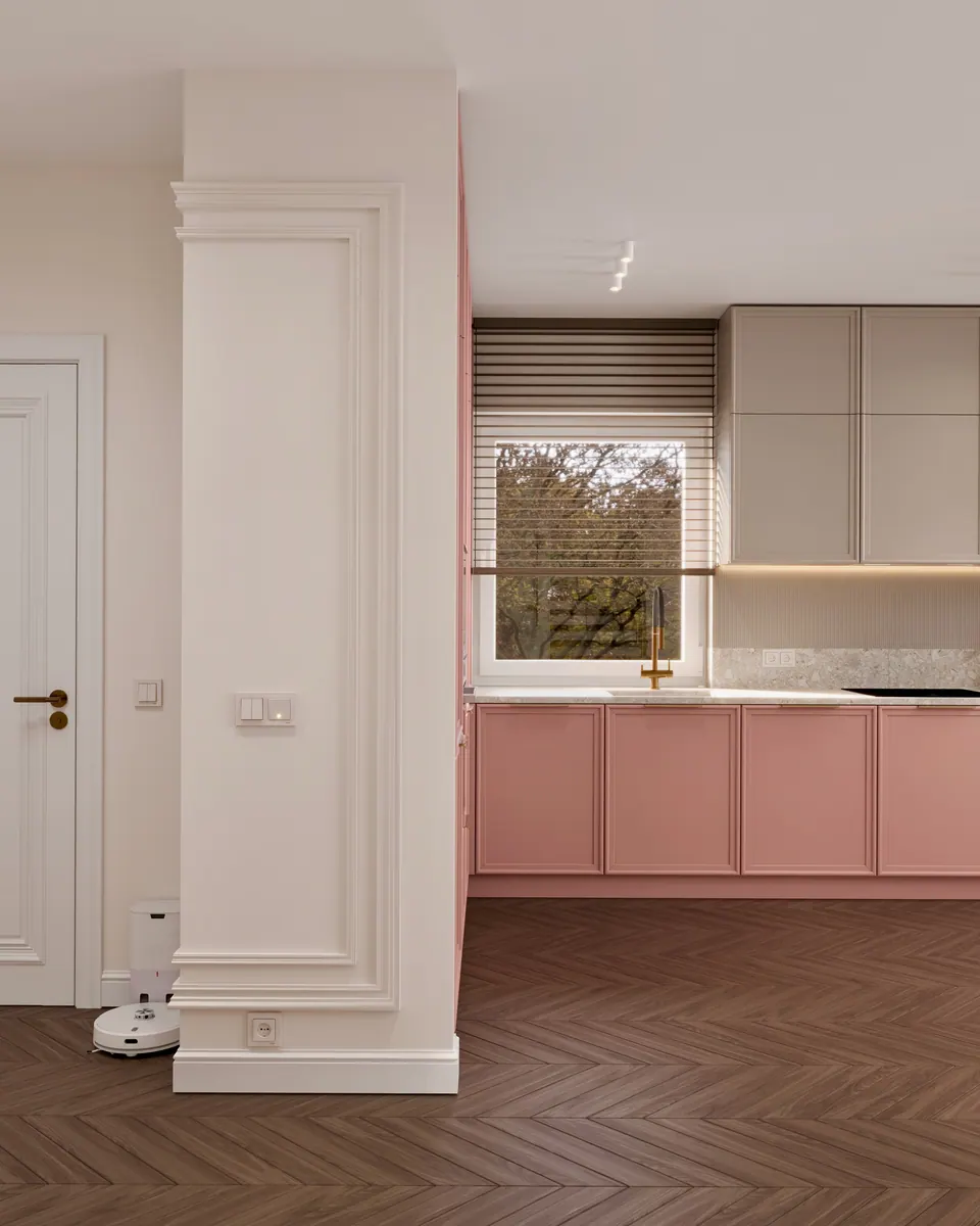 Wohnküche mit Essbereich, Interieur eines Hauses, Bratislava, Slowakei