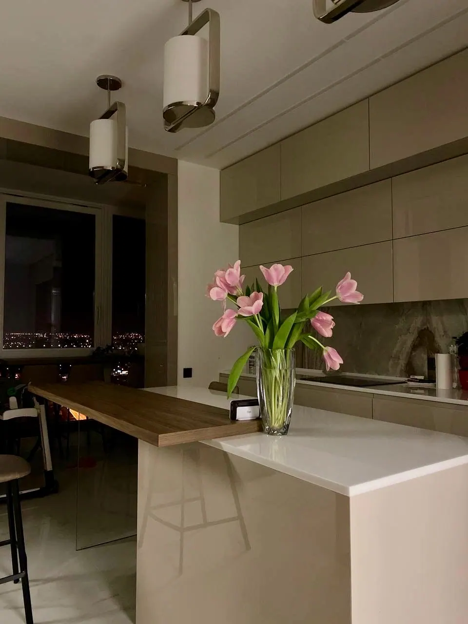 Wohnzimmer nach Entwurf des Studios, Barcelona, Spanien