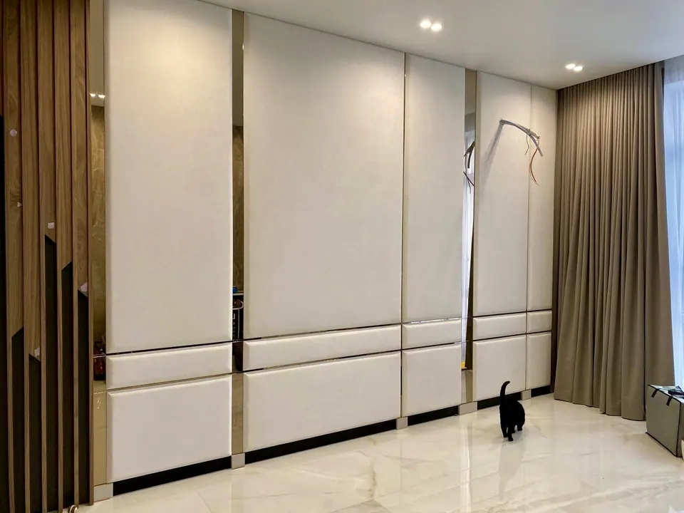 Schlüsselfertige Badsanierung mit maßgefertigten Designmöbeln, Barcelona, Spanien