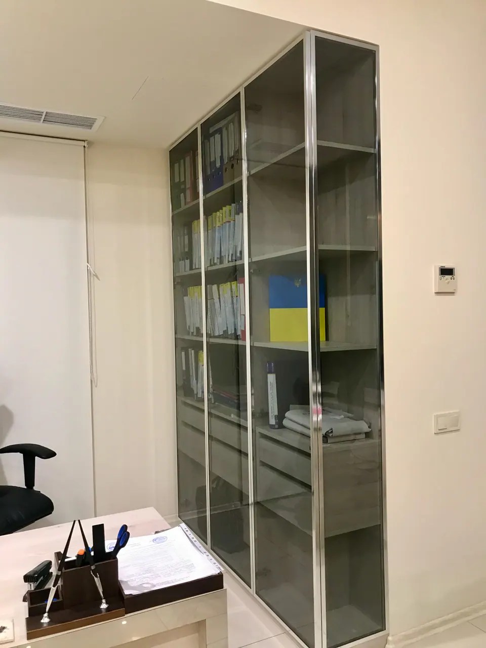 Individuálny návrh interiéru s nábytkom na mieru pre pracovné zóny