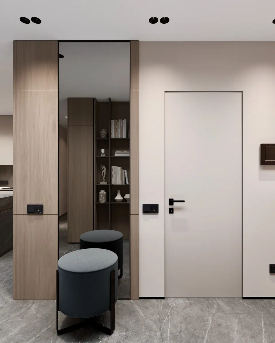Zrkadlo na celú výšku a skryté dvere v predsieni — byt v Kyjeve, 80 m²