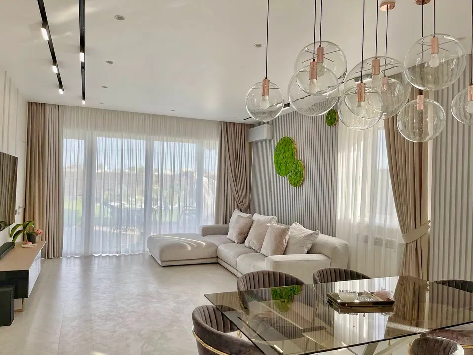 Wohn- und Essbereich im fertigen Haus — Privathaus in München, 160 m²